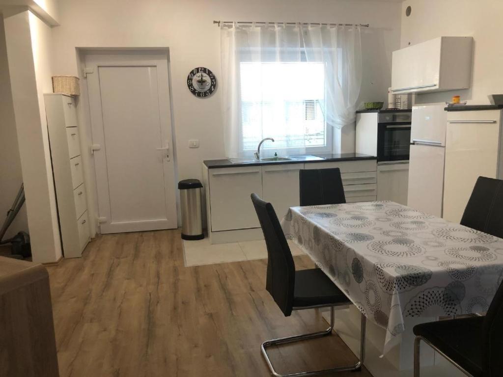 Апартаменти Apartmaji Meduza 2 Ізола Екстер'єр фото
